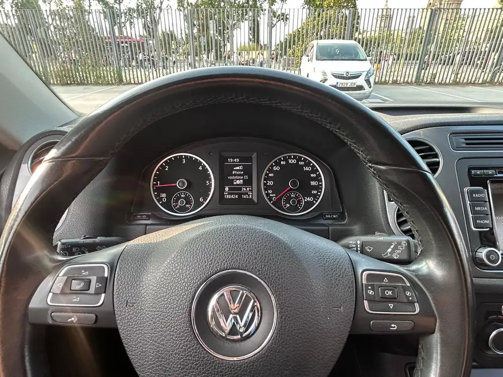 VOLKSWAGEN tiguan