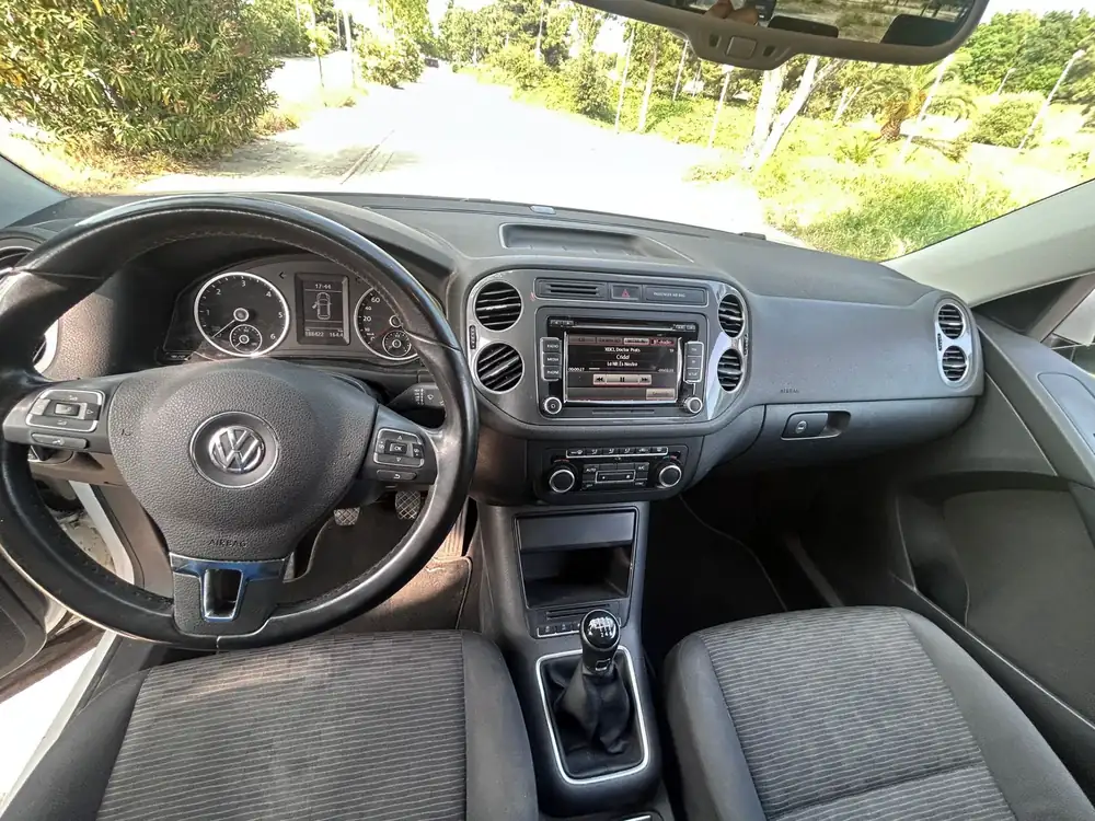 VOLKSWAGEN tiguan