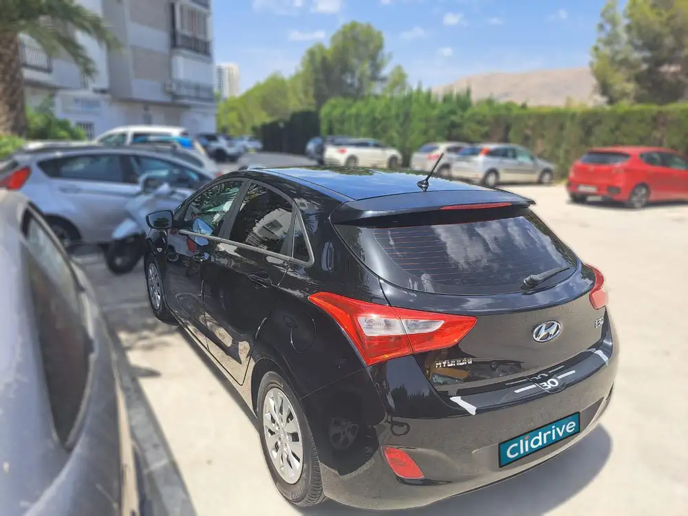 HYUNDAI i30