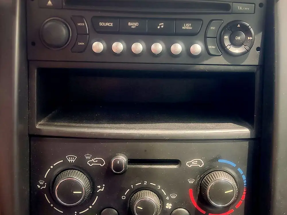 PEUGEOT 207