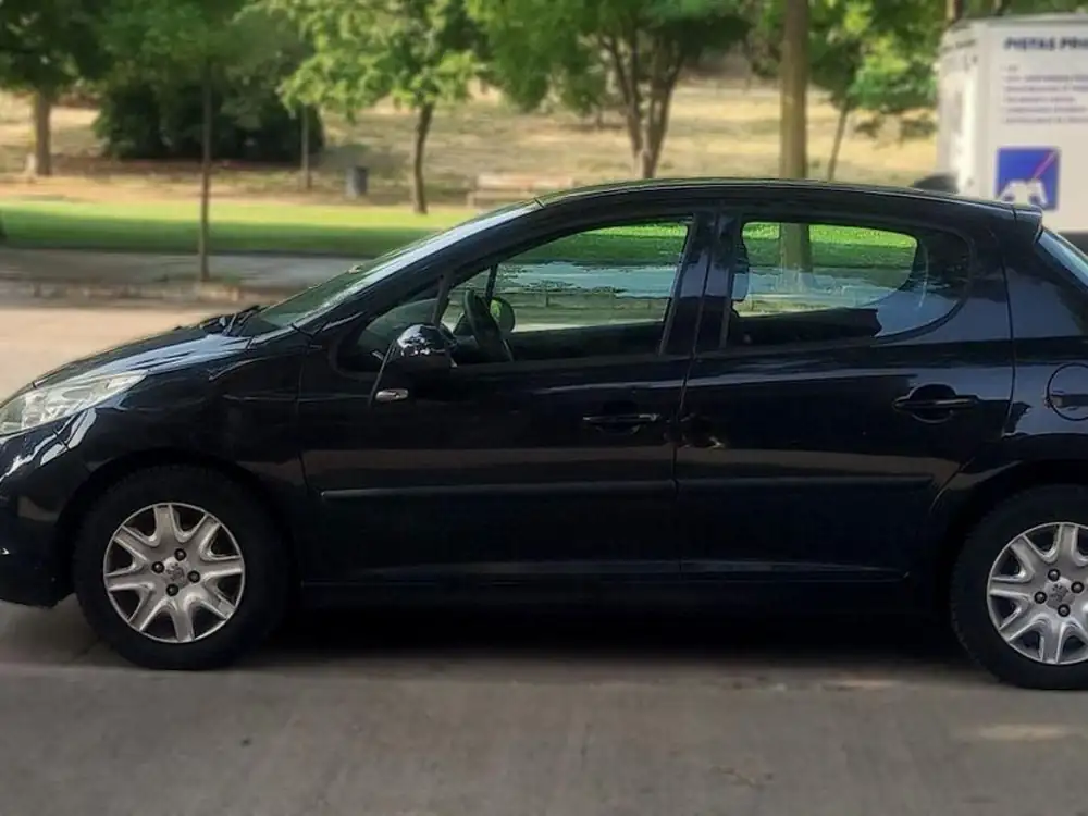 PEUGEOT 207