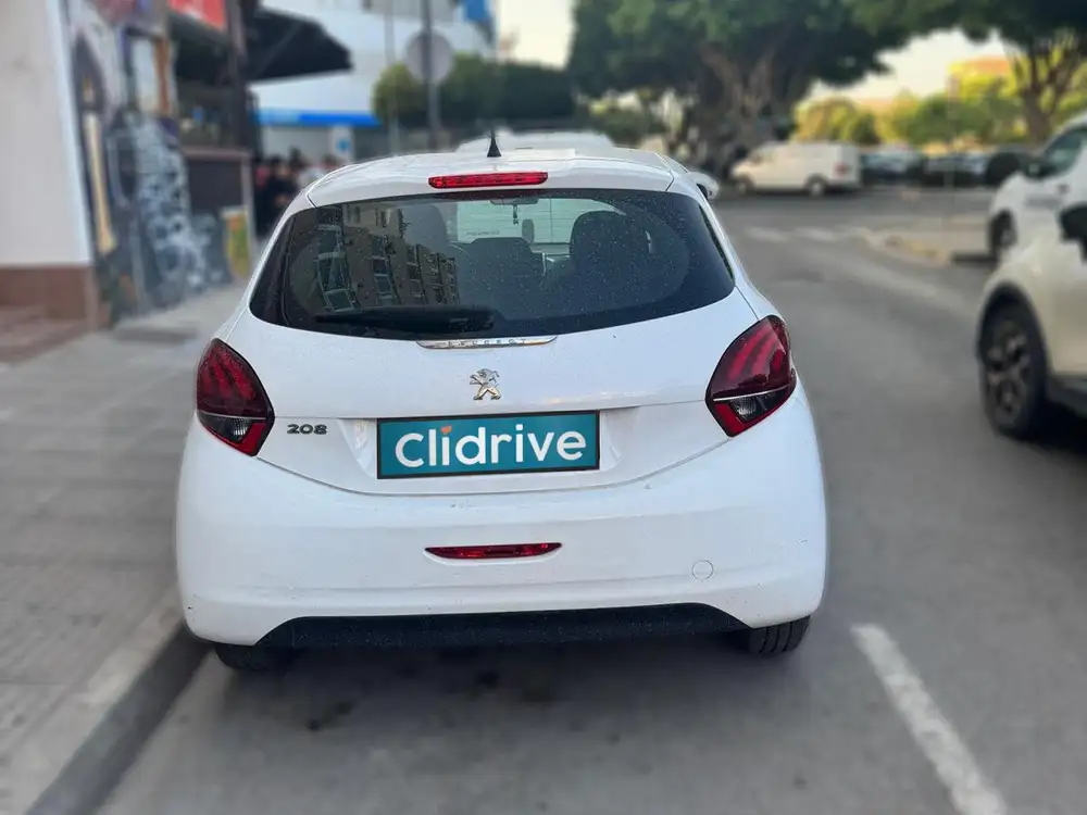 PEUGEOT 208