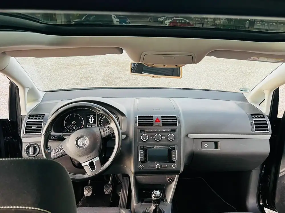 VOLKSWAGEN touran