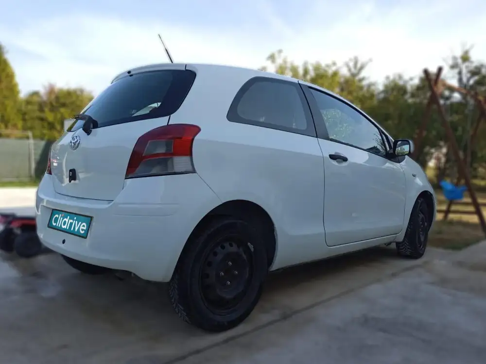 TOYOTA yaris