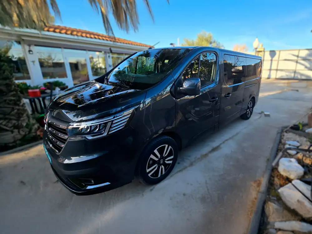 RENAULT trafic