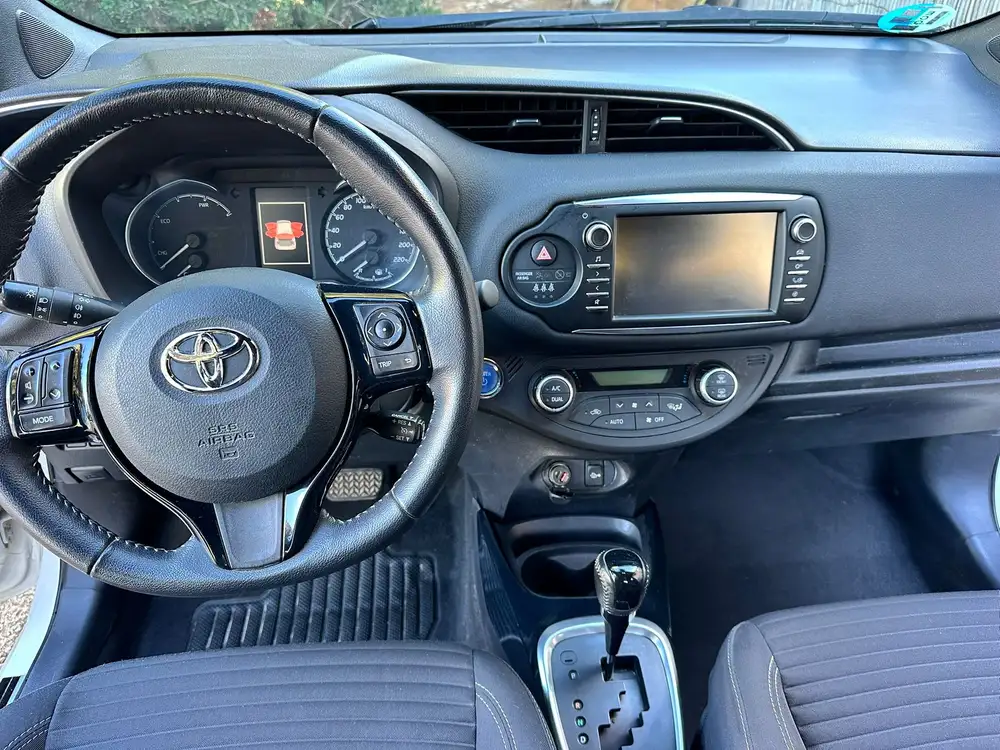 TOYOTA yaris