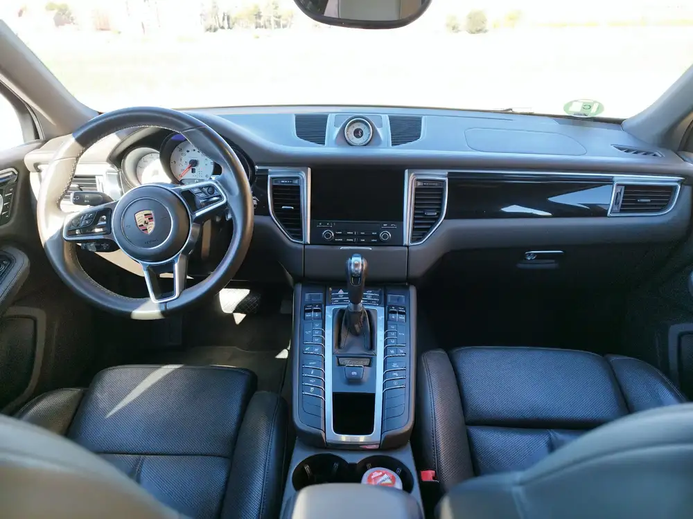 PORSCHE macan