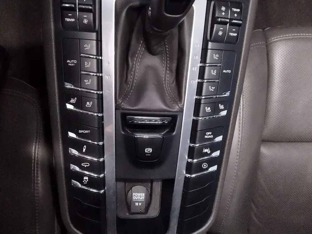 PORSCHE macan