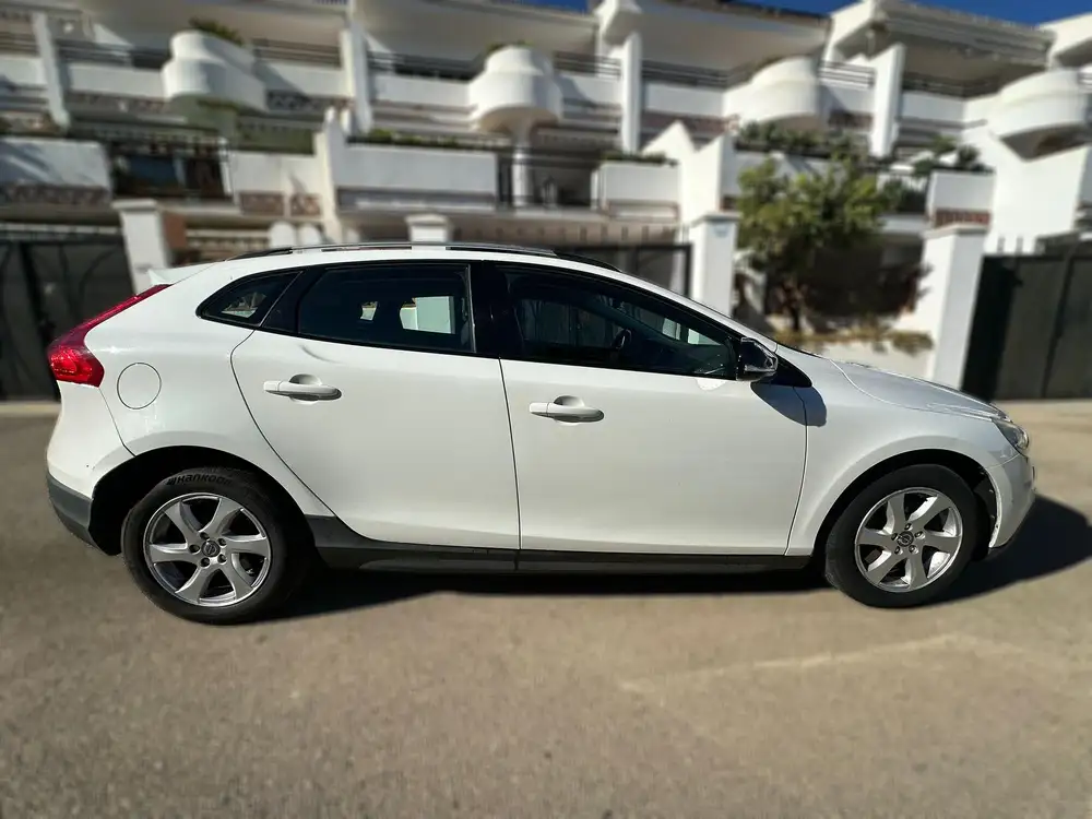 VOLVO V40 Cross country