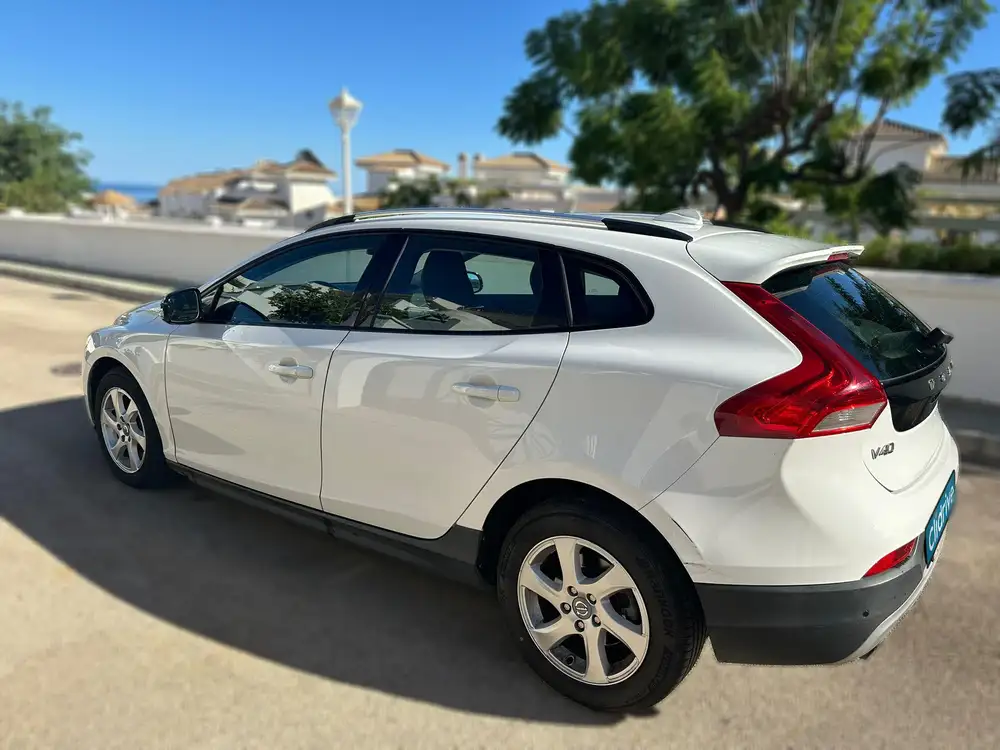 VOLVO V40 Cross country