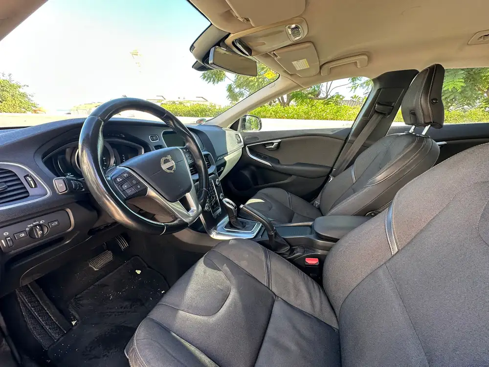 VOLVO V40 Cross country