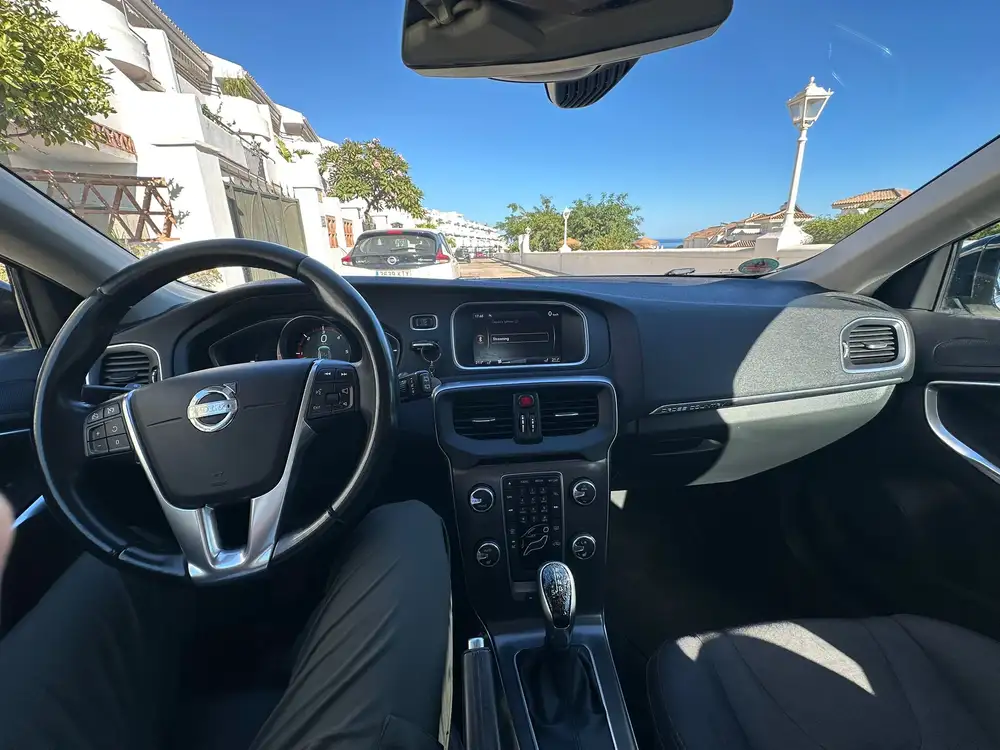 VOLVO V40 Cross country