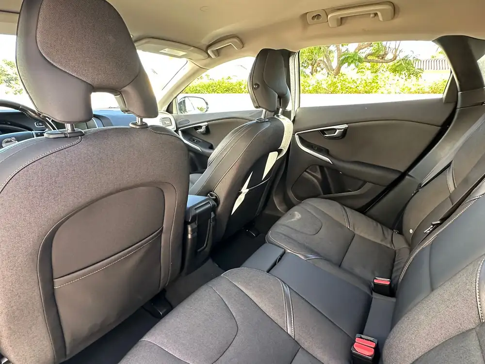 VOLVO V40 Cross country