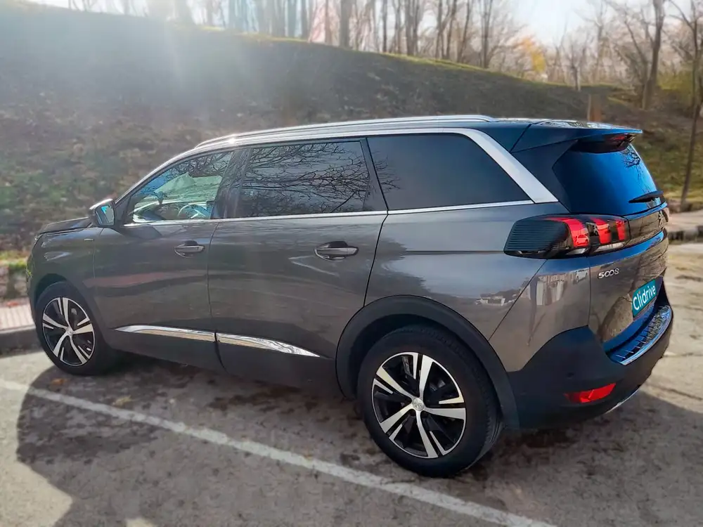 PEUGEOT 5008
