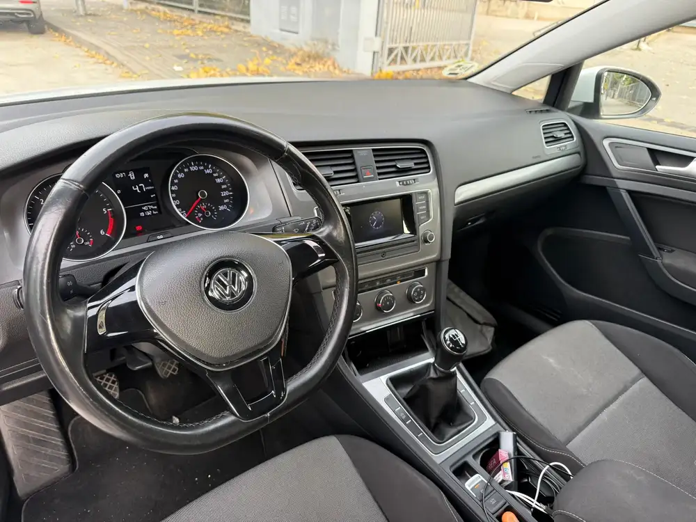 VOLKSWAGEN golf