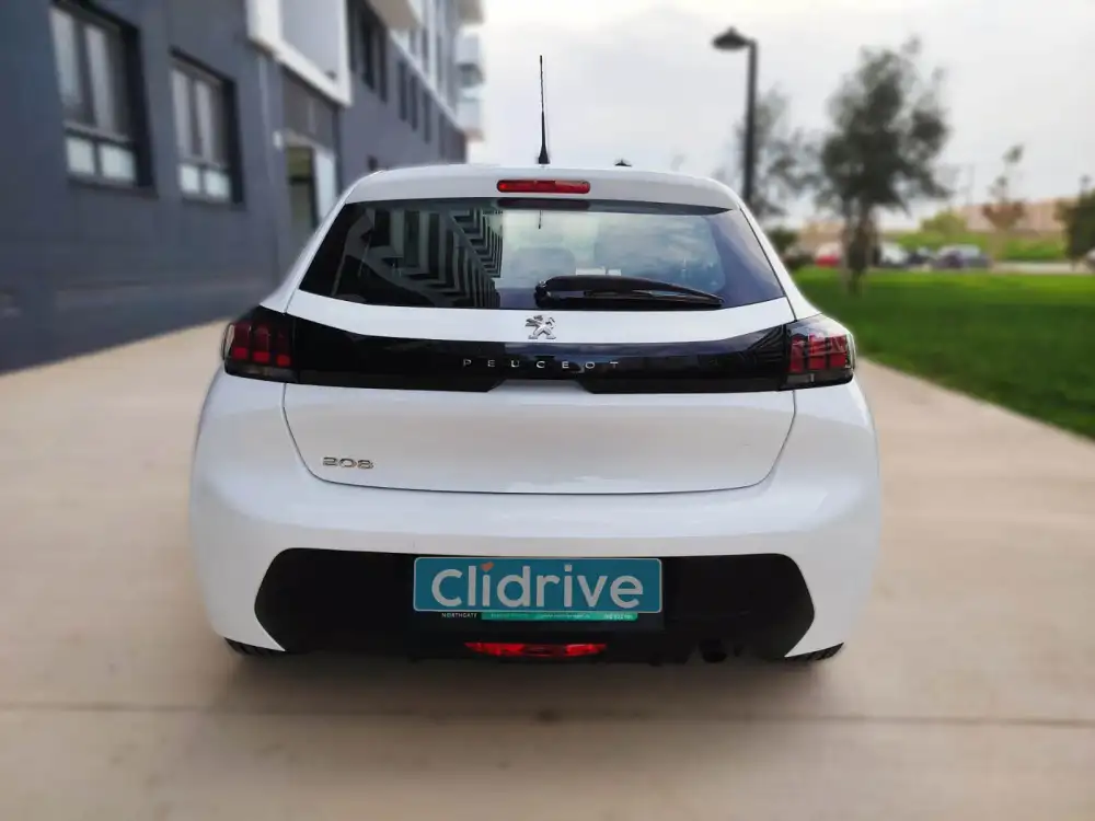 PEUGEOT 208