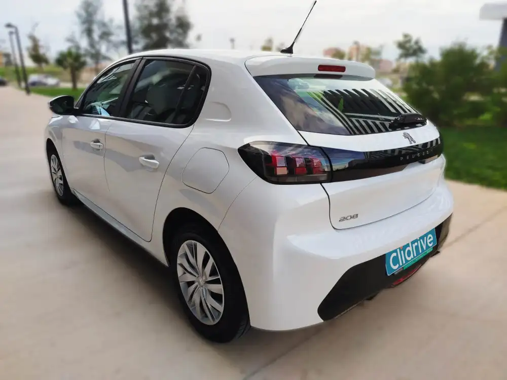 PEUGEOT 208