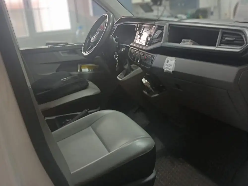 VOLKSWAGEN caravelle