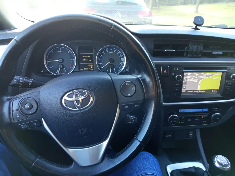 TOYOTA auris