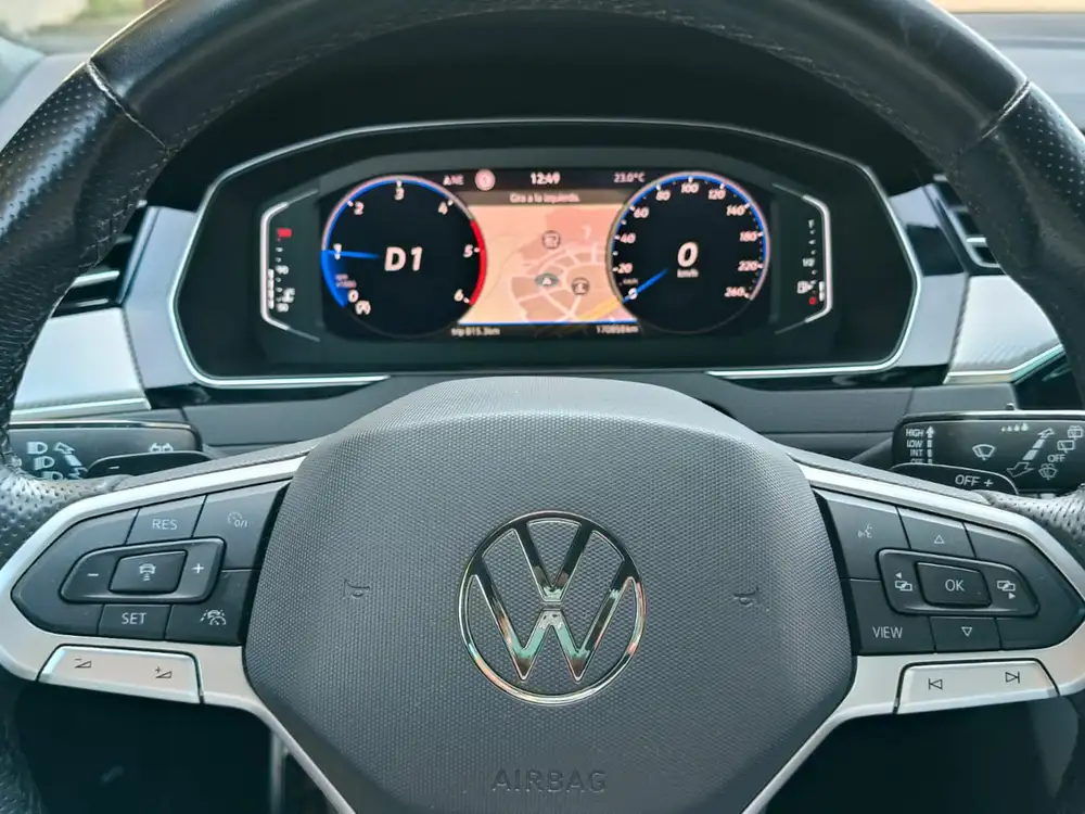 VOLKSWAGEN passat