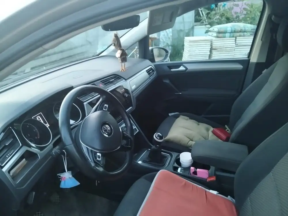 VOLKSWAGEN touran