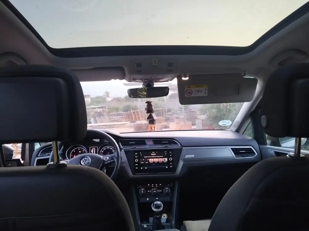 VOLKSWAGEN touran