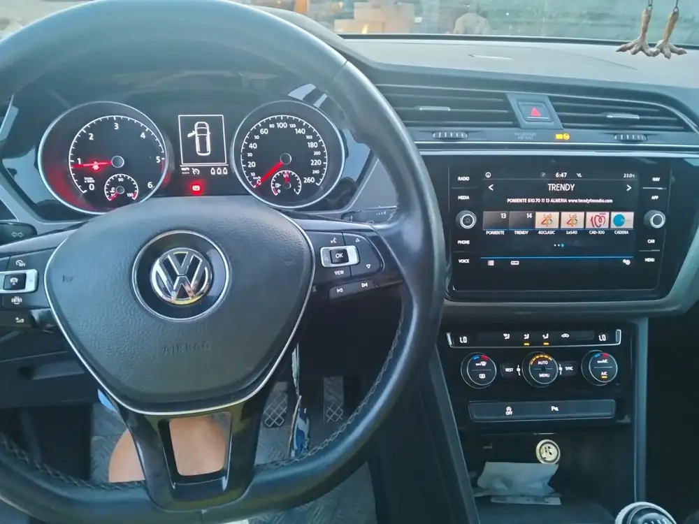 VOLKSWAGEN touran