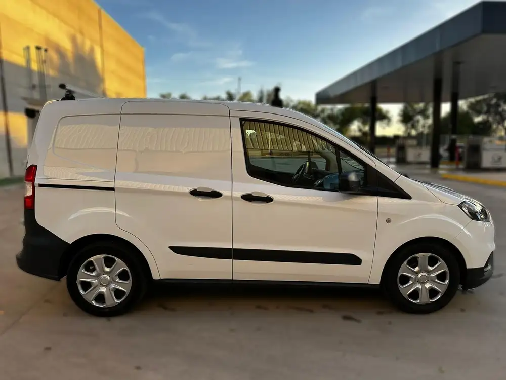 FORD transit courier