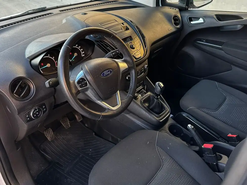 FORD transit courier