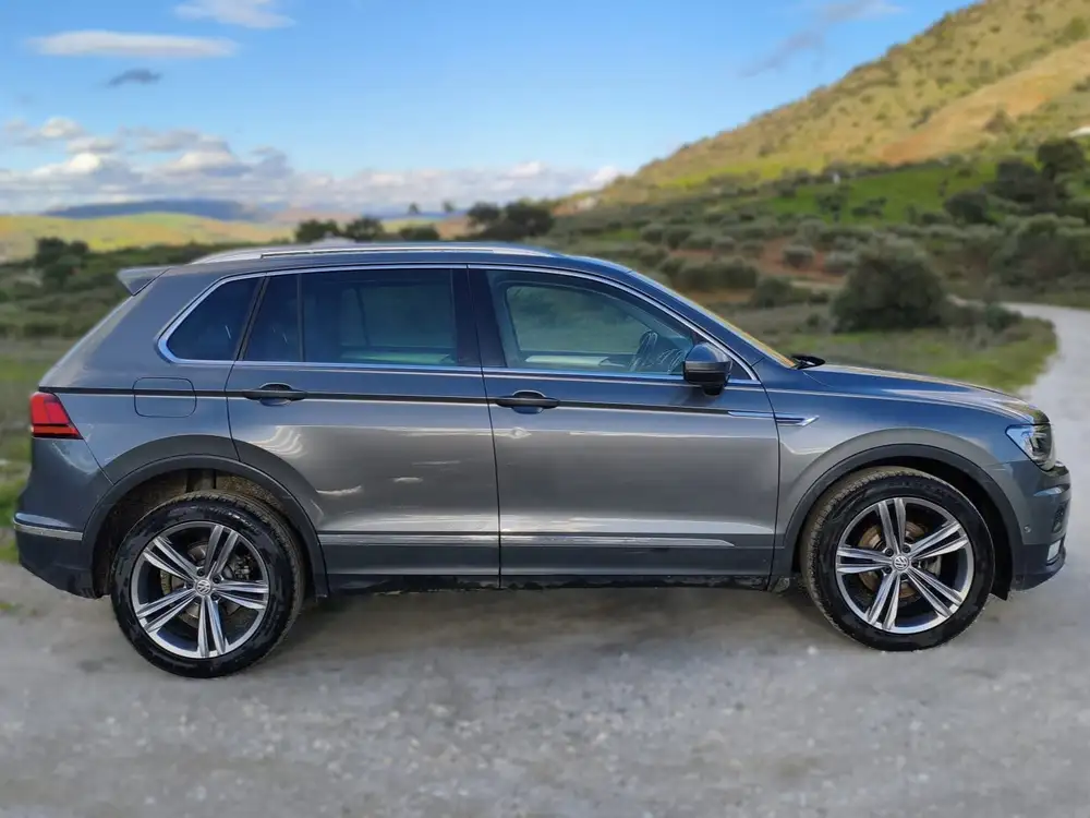 VOLKSWAGEN tiguan