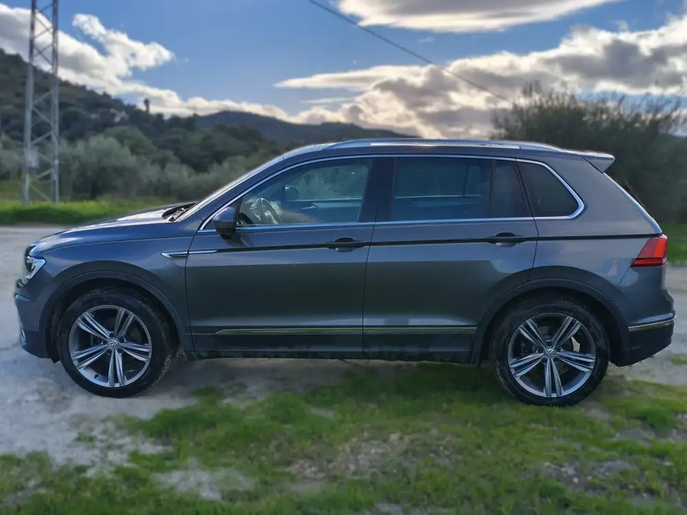 VOLKSWAGEN tiguan