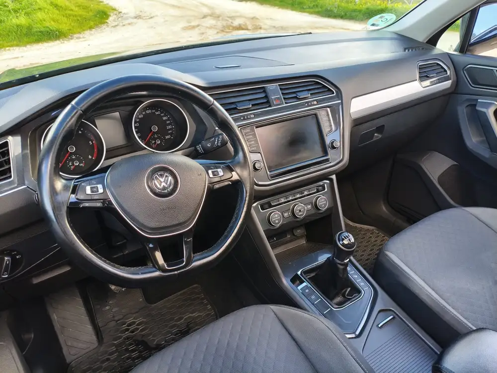 VOLKSWAGEN tiguan