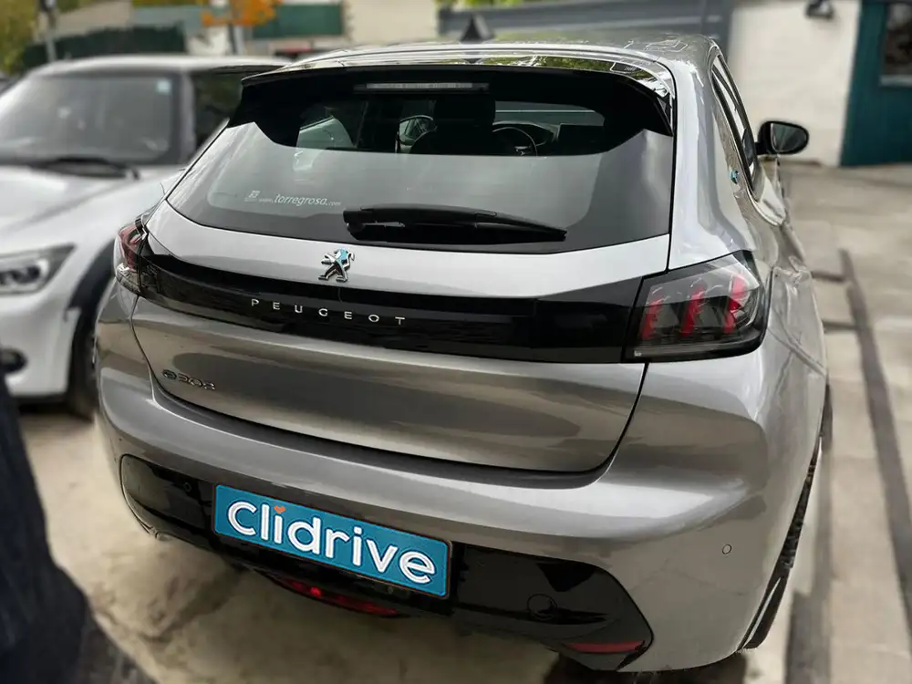 PEUGEOT e-208