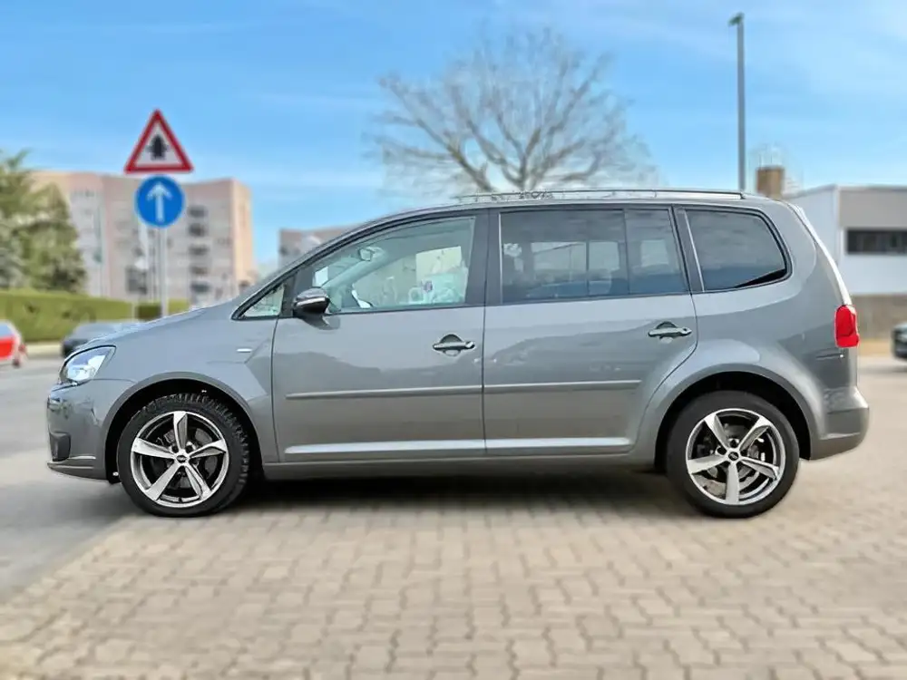 VOLKSWAGEN touran