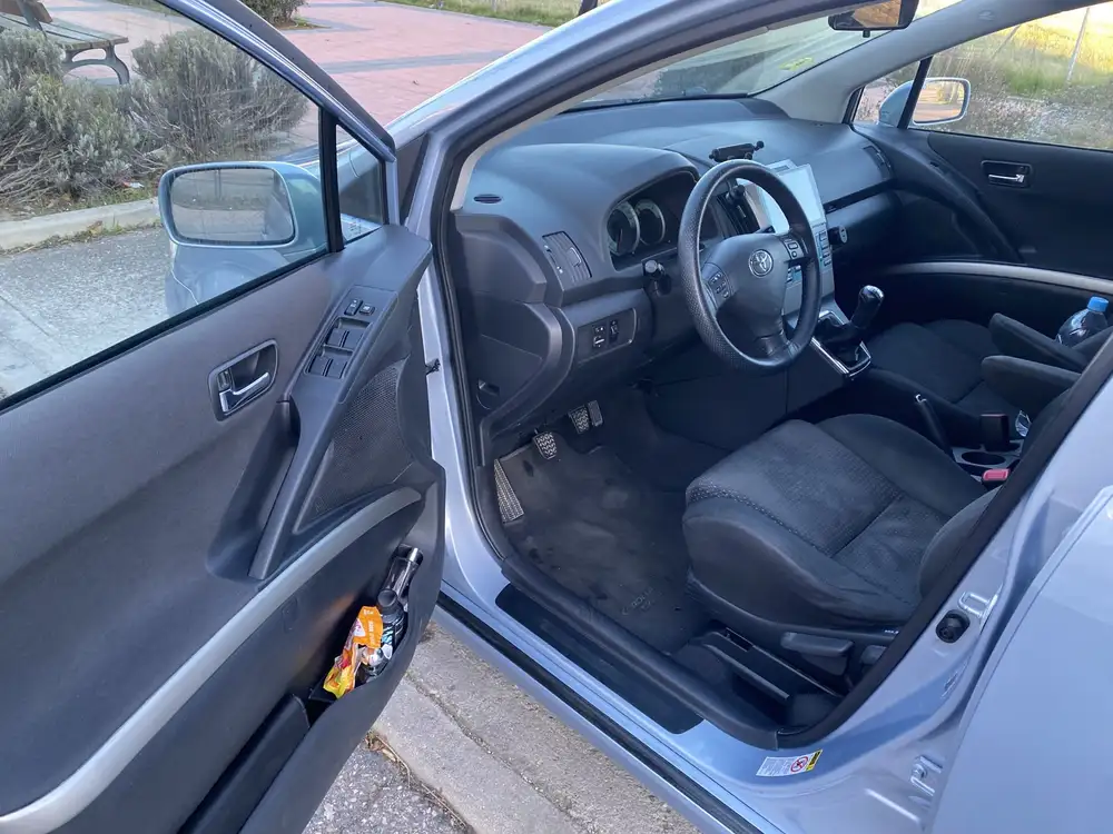 TOYOTA corolla verso