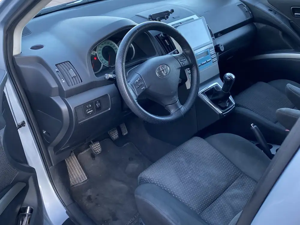 TOYOTA corolla verso