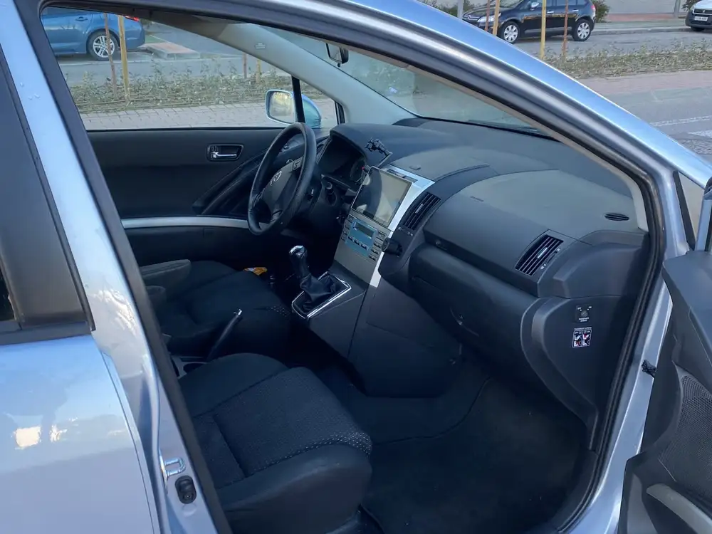 TOYOTA corolla verso