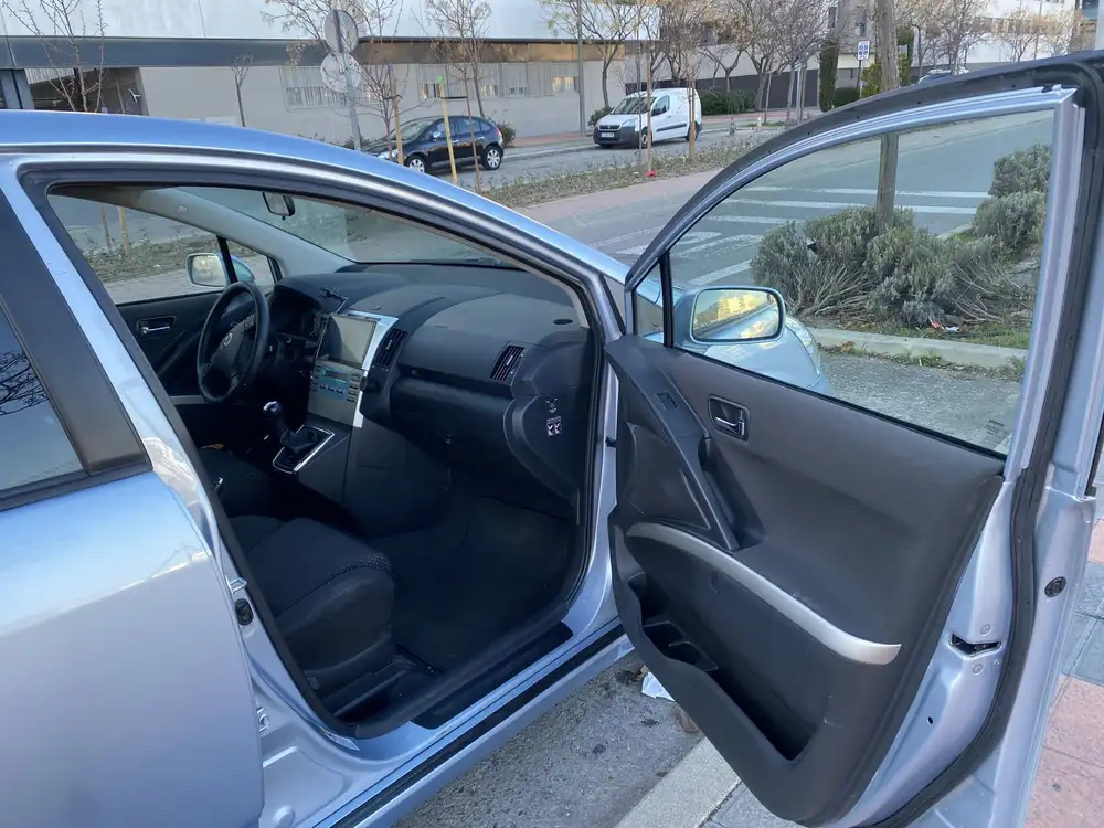 TOYOTA corolla verso