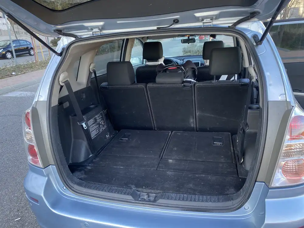 TOYOTA corolla verso