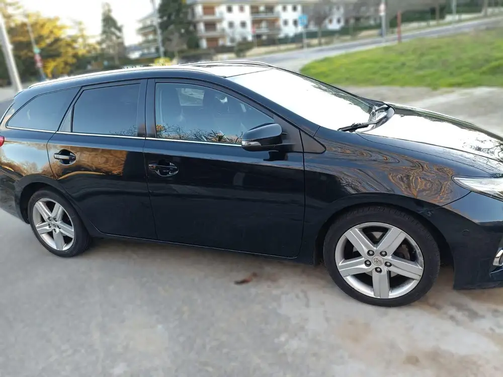 TOYOTA auris