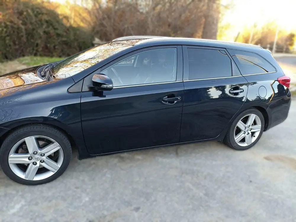 TOYOTA auris