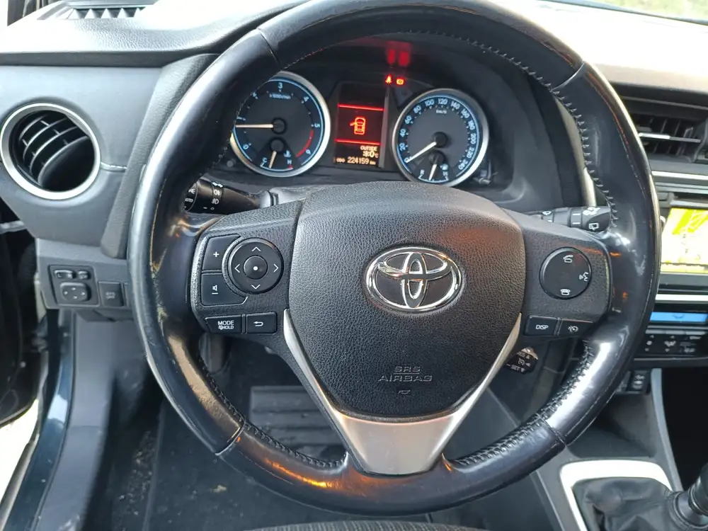 TOYOTA auris