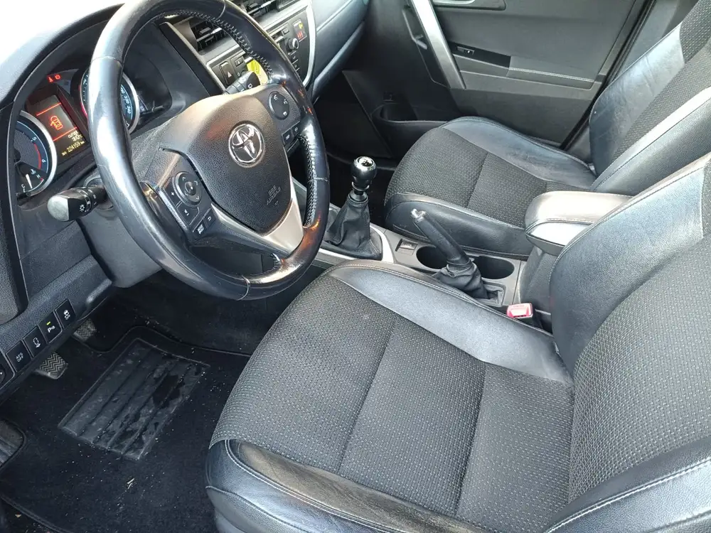 TOYOTA auris