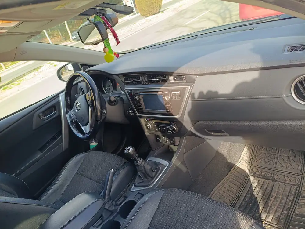 TOYOTA auris