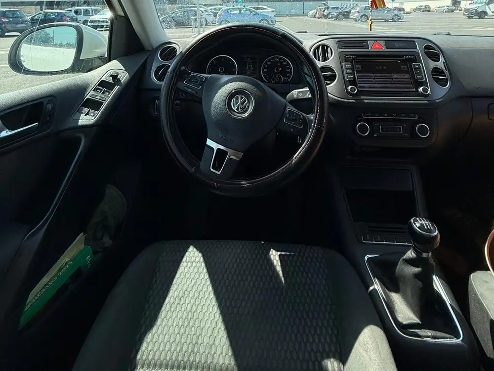 VOLKSWAGEN tiguan