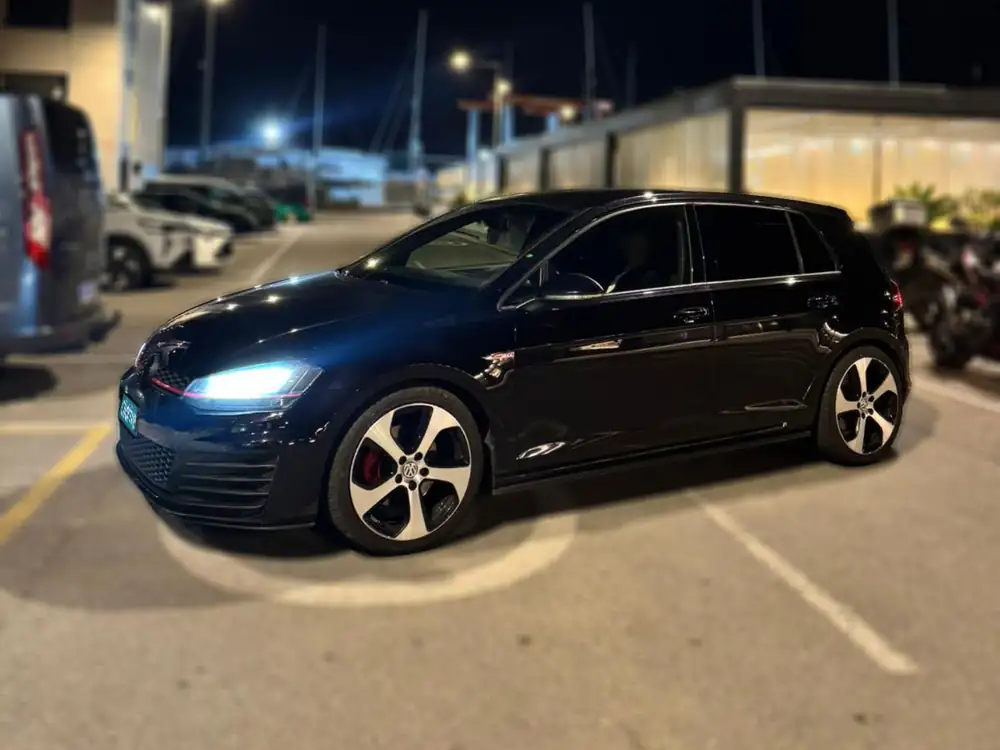 VOLKSWAGEN golf