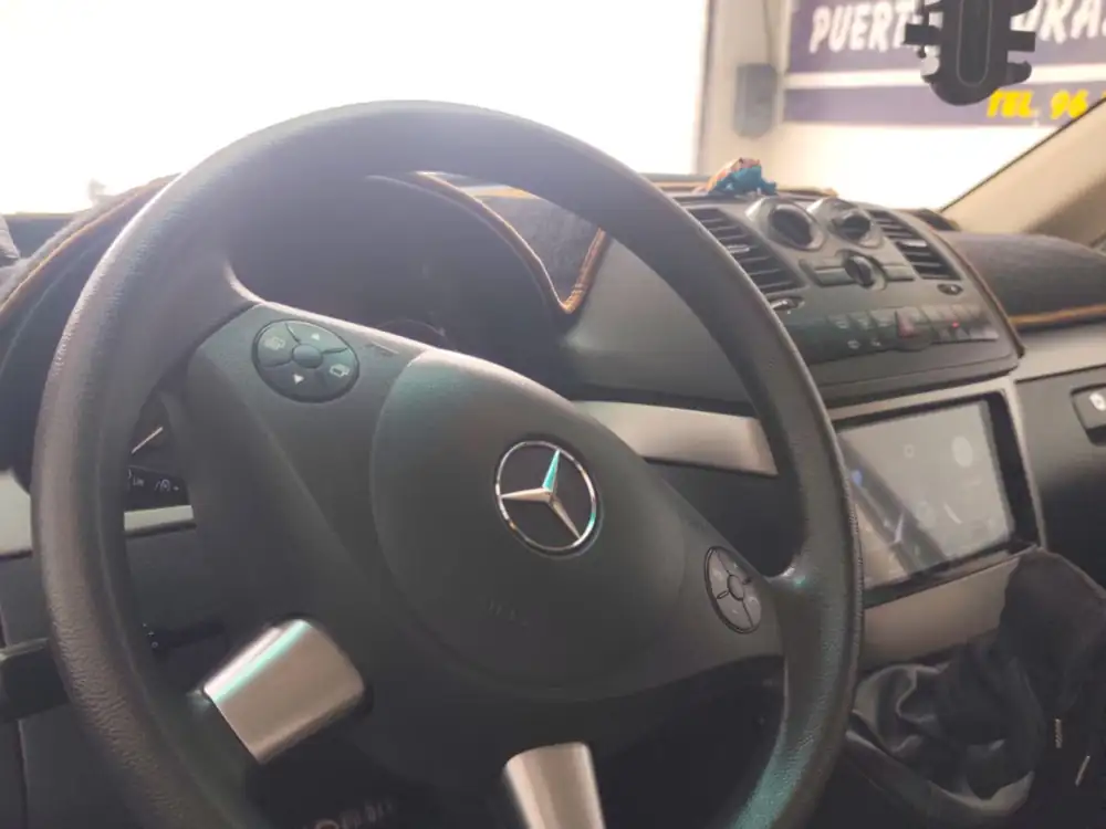 MERCEDES viano
