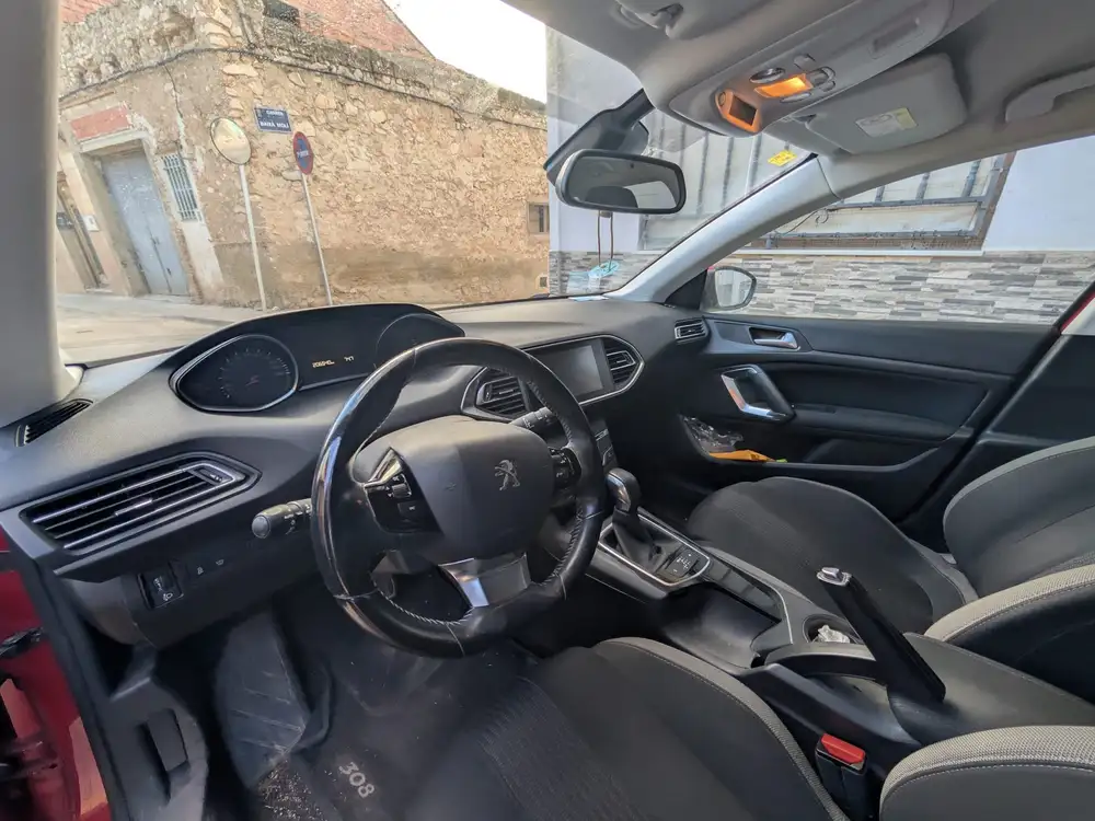 PEUGEOT 308