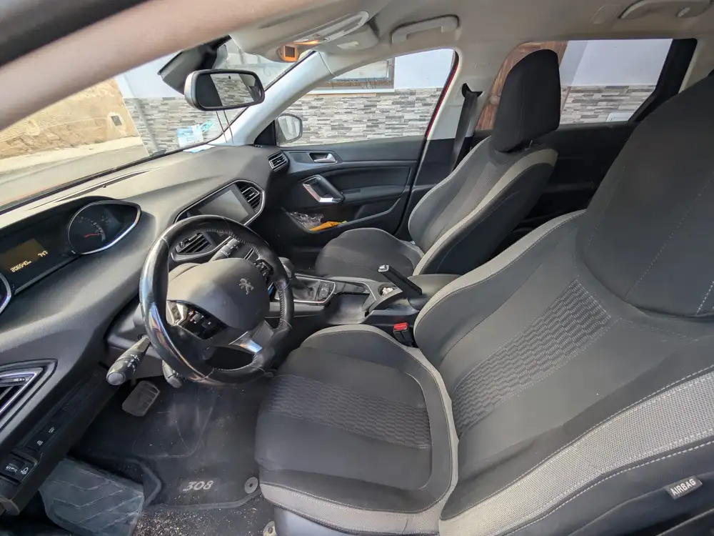 PEUGEOT 308