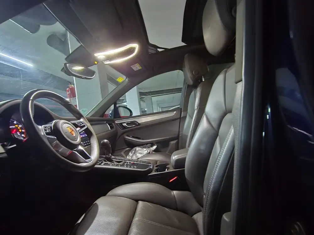PORSCHE macan